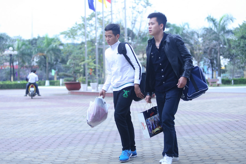 Hai cầu thủ Thanh Hóa là Lê Thanh Bình và Nguyễn Hữu Dũng là những người tới sớm hơn cả. Đây là lần đầu tiên cả hai được gọi lên U23. (Ảnh: Minh Chiến/Vietnam+)