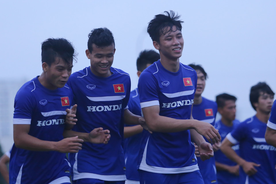 Quế Ngọc Hải (phải) và Thanh Hiền (trái) là hai cầu thủ đã gắn bó với ông Miura ở mọi cấp độ đội tuyển. (Ảnh: Minh Chiến/Vietnam+)