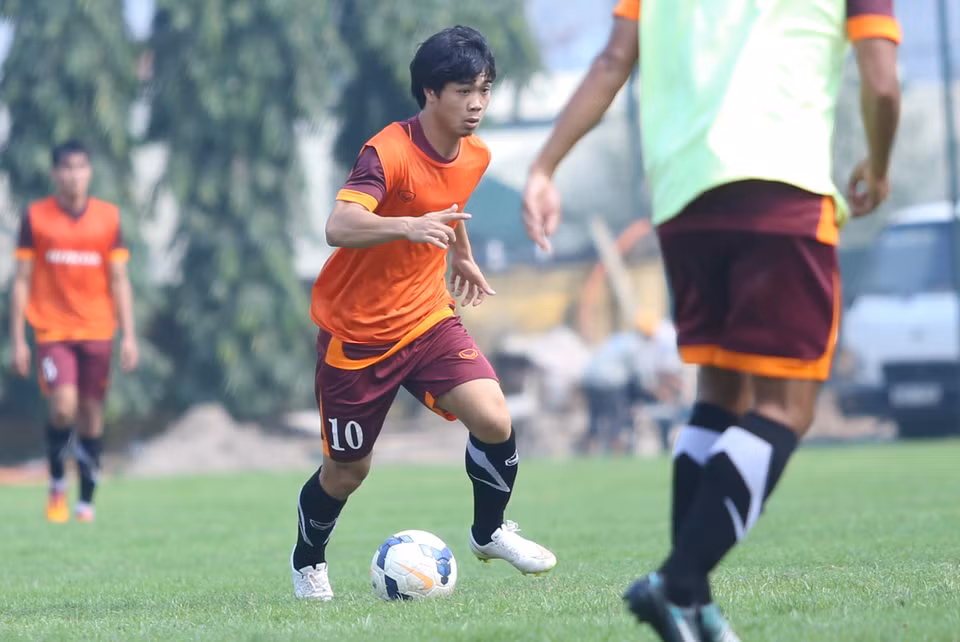 Đội trưởng của U19 Việt Nam đang tỏ ra rất sung sức. (Ảnh: Minh Chiến/Vietnam+)