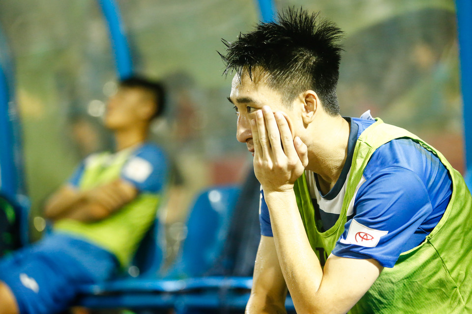 Khuôn mặt thất thần của tiền vệ Hải Huy. Số 14 đã chơi khá tốt trong trận đấu này và có hai tình huống xâm nhập nguy hiểm. (Ảnh: Minh Chiến/Vietnam+)