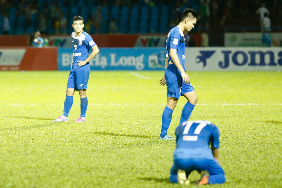 Trước trận đấu, họ còn đang dẫn đầu V-League, tràn đầy hy vọng đăng quang. Bây giờ, tấm huy chương đồng cũng là khó khăn với họ. (Ảnh: Minh Chiến/Vietnam+)
