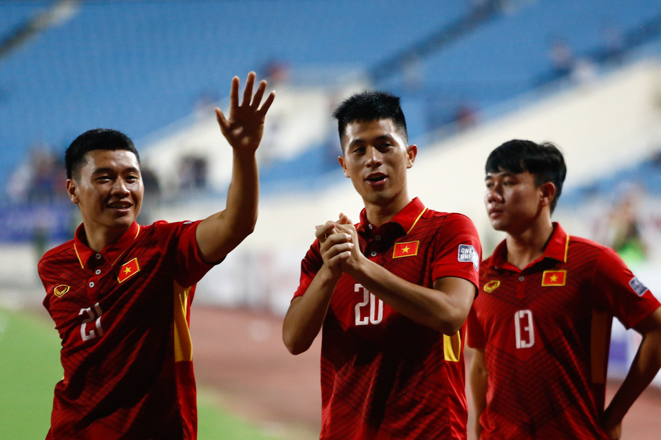Về phần mình, tuyển Việt Nam có vé chính thức tới vòng chung kết lần đầu tiên trong lịch sử (không tính năm 2007 dự giải với tư cách chủ nhà). Ông Park có được chiến công đầu ngay trong trận ra mắt. (Ảnh: Minh Chiến/Vietnam+)