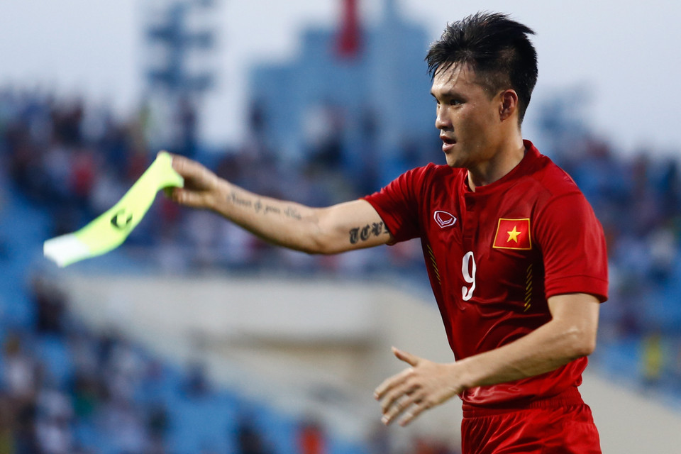 Màn ăn mừng của Công Vinh có thể hiểu như là lời tri ân của anh dành cho người hâm mộ vì đã tin tưởng mình ở vị trí đội trưởng. (Ảnh: Minh Chiến/Vietnam+)