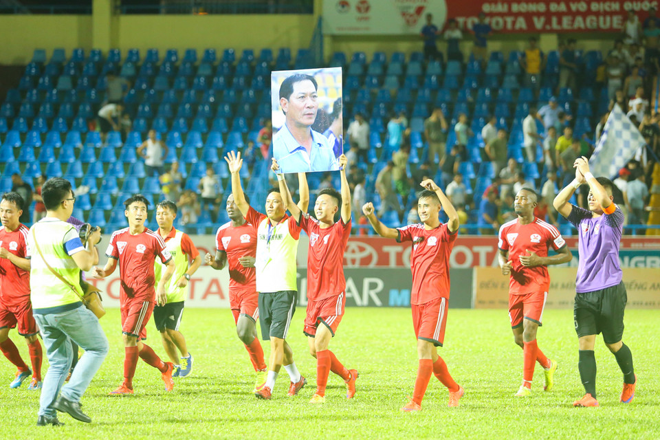 Với chiến thắng này, Than Quảng Ninh đã có 27 điểm, bằng đội xếp thứ ba Hải Phòng và chỉ kém chỉ số phụ. (Ảnh: Minh Chiến/Vietnam+)