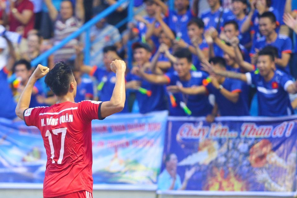 Đây mới là pha lập công thứ hai của tiền đạo của U23 Việt Nam tại V-League 2015 - một thống kê rất tồi. (Ảnh: Minh Chiến/Vietnam+)