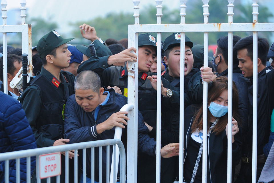 Lực lượng an ninh vẫn đang làm việc tốt dù có xảy ra một vài xô xát nhỏ. (Ảnh: Minh Chiến/Vietnam+) 