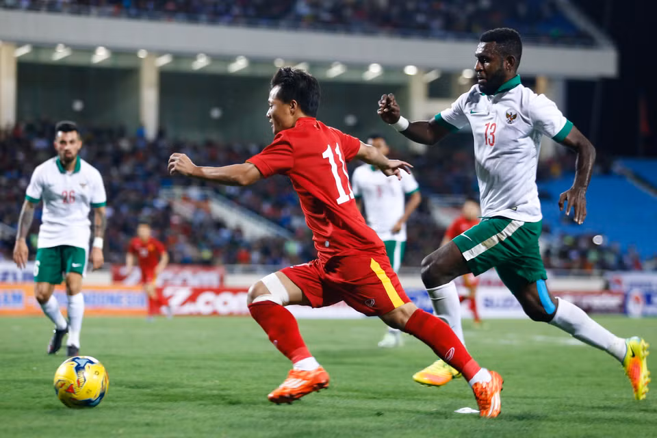 Hai phút sau khi vào sân, Thành Lương có pha đột phá và kiến tạo cho Công Phượng ghi bàn gỡ hòa 2-2. (Ảnh: Minh Chiến/Vietnam+)
