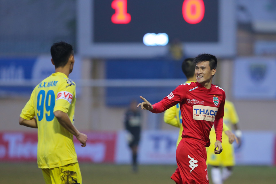 Hệ quả tất yếu là Bình Dương đã vượt lên dẫn trước ở phút 36. Người lập công là Anh Đức. (Ảnh: Đỗ Đen/Vietnam+)