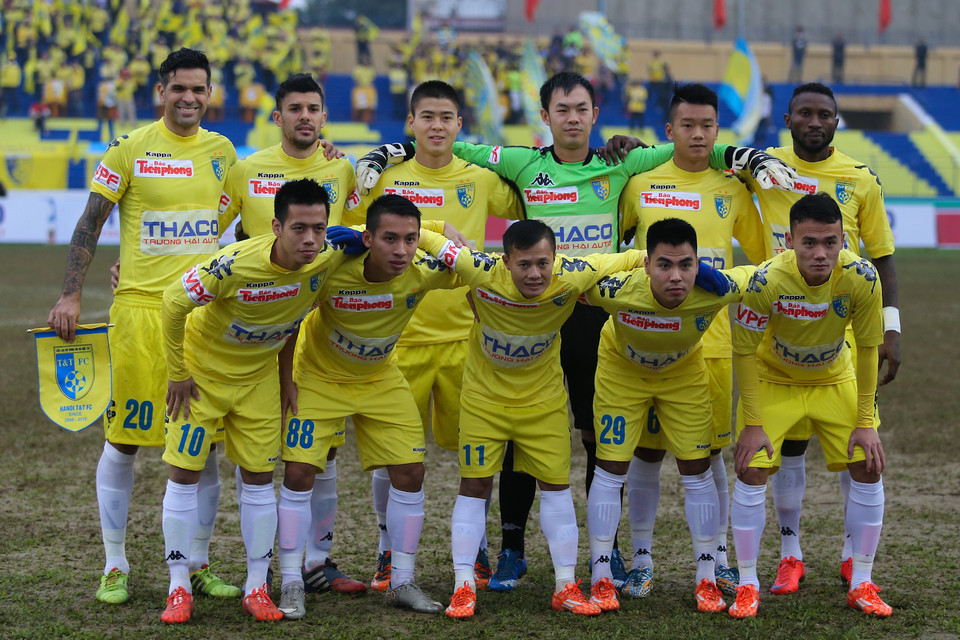 Hà Nội T&amp;T xuất phát với đội hình nhiều cầu thủ trẻ. Một số cầu thủ cũng được thử nghiệm ở các vị trí khá lạ mắt như Xuân Nam hậu vệ phải, Đức Huy hậu vệ trái. (Ảnh: Minh Chiến/Vietnam+)