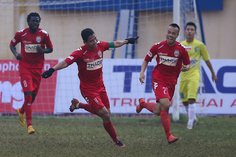 Tiền đạo đội trưởng Anh Đức có một trận đấu hoàn hảo với hai lần lập công, giành 100 % số phiếu bầu chọn Cầu thủ hay nhất trận. (Ảnh: Đỗ Đen/Vietnam+)