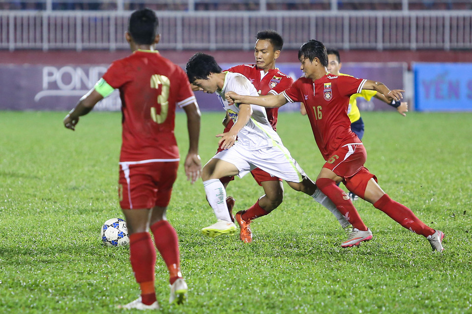 Đến trận gặp U21 Myanmar, Phượng đã chơi tiến bộ hơn hẳn. Anh góp một bàn trong thắng lợi 4-3 của đội bóng, đưa U21 Hoàng Anh Gia Lai vào bán kết. (Ảnh: Minh Chiến/Vietnam+)