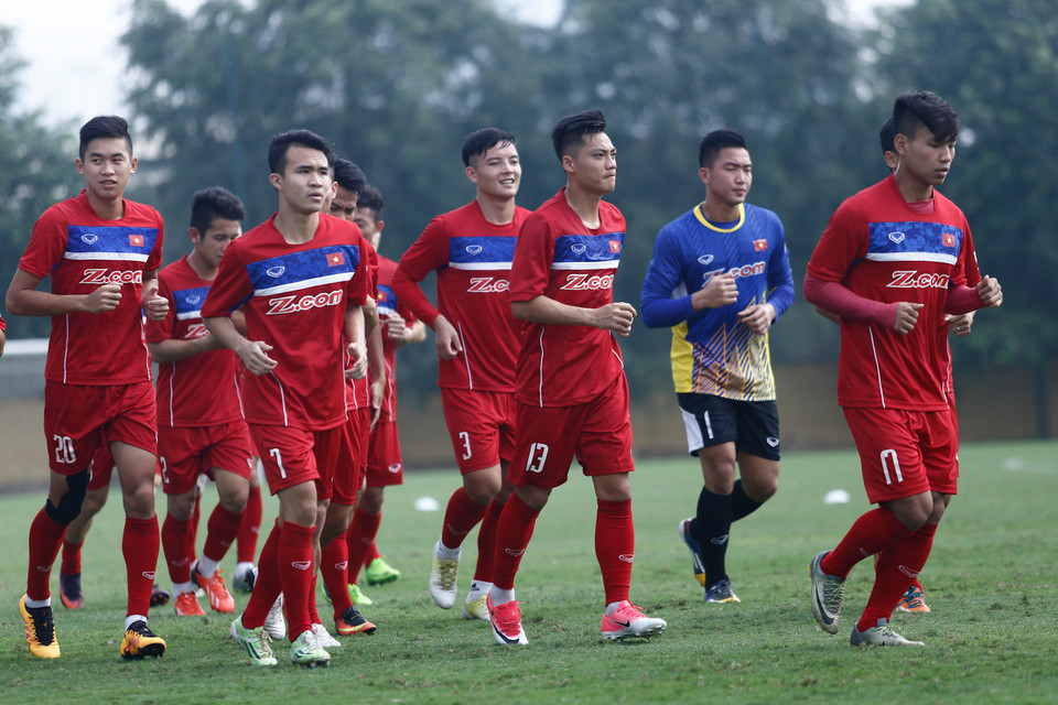 Các cầu thủ U22 Việt Nam chạy bền trong phần lớn thời gian của buổi tập. Buổi tập diễn ra hơn một giờ. (Ảnh: Tá Hiển/Vietnam+)