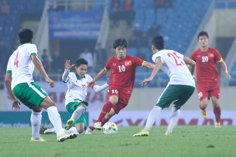 Cựu đội trưởng U19 Việt Nam làm lu mờ hoàn toàn “Messi Indonesia” Evan Dimas. 45 phút có Phượng trên sân cũng là 45 phút tưng bừng nhất của Olympic Việt Nam dưới thời ông Miura. (Ảnh: Minh Chiến/Vietnam+)