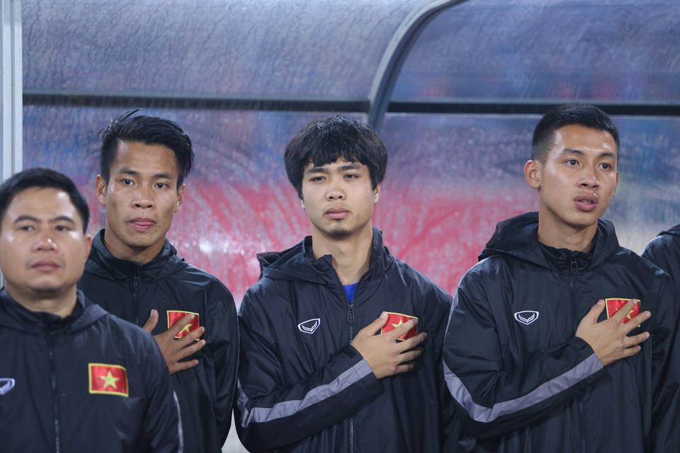 Công Phượng xuất phát trên băng ghế dự bị. Đây là trận thứ hai liên tiếp anh bị loại khỏi đội hình chính. (Ảnh: Minh Chiến/Vietnam+)