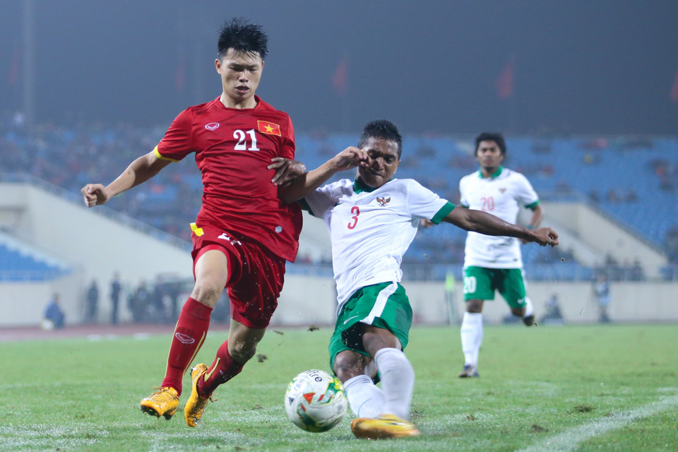 Văn Thành có trận đá chính thứ hai liên tiếp. Nhưng ngoài tinh thần năng nổ và thể lực tốt, anh chưa cho thấy sự sắc sảo cần có của một tiền đạo. (Ảnh: Minh Chiến/Vietnam+)