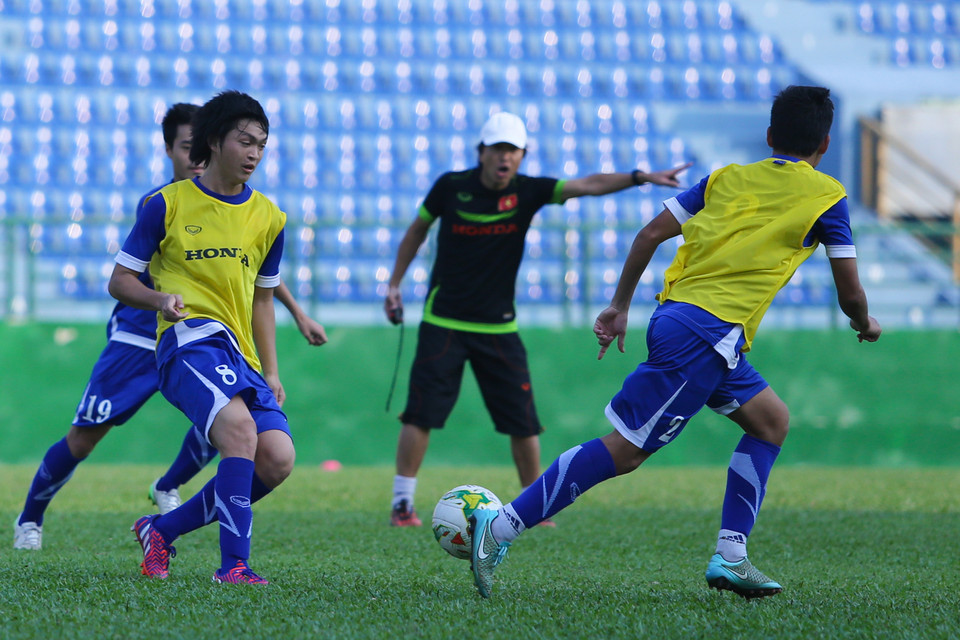 Ông luôn yêu cầu các cầu thủ phải đưa tốc độ trận đấu lên cao hơn nữa. (Ảnh: Minh Chiến/Vietnam+)