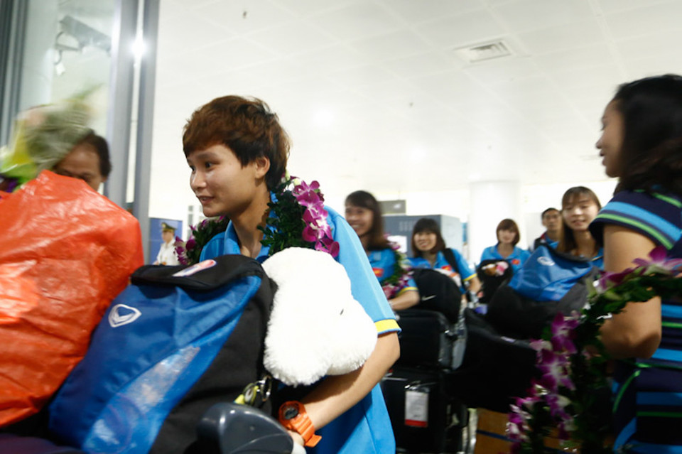 Với Huy chương vàng SEA Games mới giành được tại Malaysia, đội tuyển nữ Việt Nam đã có tất cả 5 chiếc Huy chương vàng tại Đại hội thể thao khu vực. Thầy trò huấn luyện viên Mai Đức Chung đã hoàn thành nhiệm vụ được giao trước khi lên đường dự SEA Games 29. (Ảnh: Tá Hiển/Vietnam+)