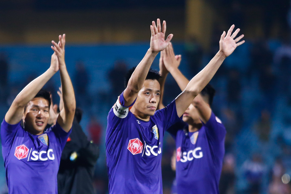 Chiến thắng này giúp Hà Nội FC có 45 điểm, ngang với Thanh Hóa và Quảng Nam nhưng xếp trên nhờ chênh lệch chỉ số phụ. (Ảnh: Minh Chiến/Vietnam+)