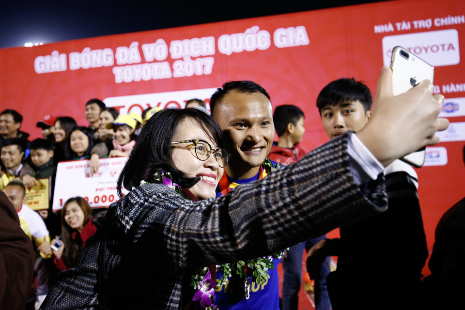 Ông Petrovic gửi lời chúc may mắn đồng thời tin rằng Thanh Hóa sẽ còn tiến bộ nhiều ở mùa giải tới. (Ảnh: Minh Chiến/Vietnam+)