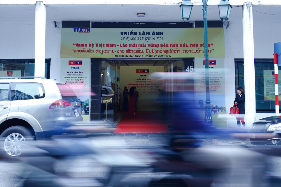 Triển lãm diễn ra ở số 45 Tràng Tiền, là địa điểm đẹp và thuận tiện để theo dõi, thăm quan. (Ảnh: Minh Chiến/Vietnam+)