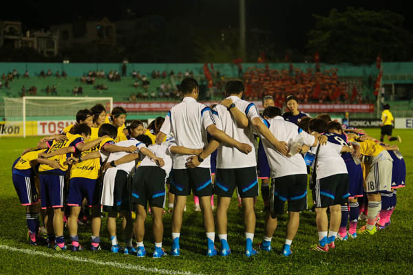 “Vòng tròn Nhật Bản” trước trận đấu, tinh thần người Nhật được thể hiện. (Ảnh: Minh Chiến/Vietnam+)