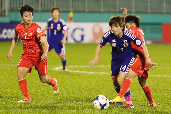 Với vị thế nhà vô địch thế giới, Nhật Bản nhanh chóng ép sân. (Ảnh: Minh Chiến/Vietnam+)