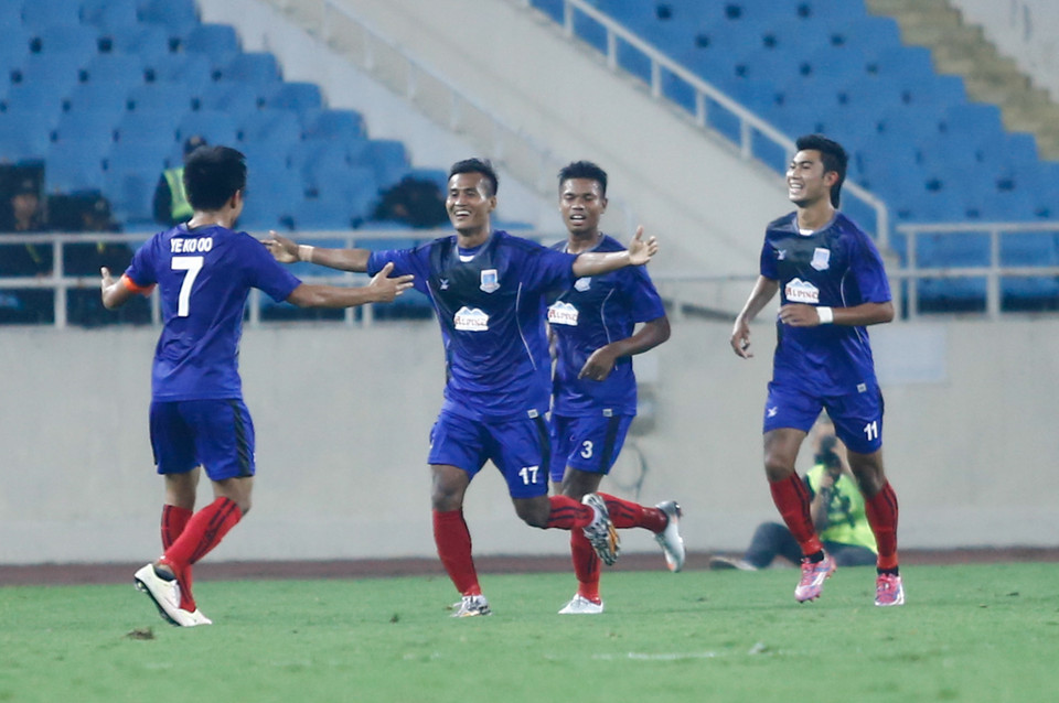 Đến phút 45, Myo Zaw Oo cân bằng tỷ số cho Yadanarbon sau một cú dứt điểm bóng sống rất đẹp. (Ảnh: Minh Chiến/Vietnam+)