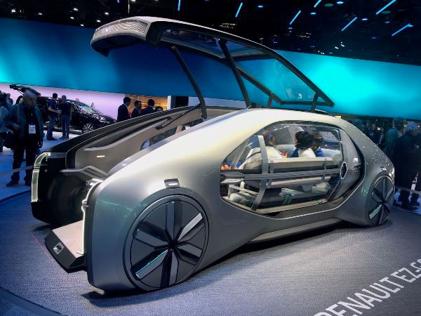 Đây còn là sân khấu để các hãng xe viết nên câu chuyện tương lai khi giới thiệu mẫu xe theo xu hướng futuristic - các mẫu xe tự hành, sử dụng công nghệ AI. (Ảnh: CTV)