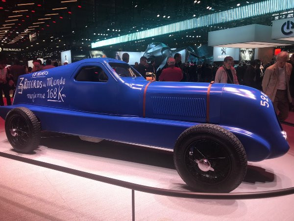 Paris Motor Show năm nay tiếp tục được các hãng ôtô nổi tiếng chọn để giới thiệu những mẫu xe mới. (Ảnh: CTV)