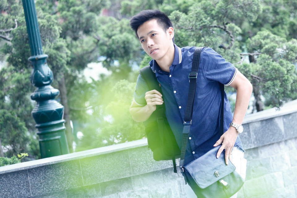 Văn Quyết trông khá bảnh bao trong lần đầu lên tuyển dưới thời huấn luyện viên Hữu Thắng. (Ảnh: Minh Chiến/Vietnam+) Đội tuyển Việt Nam đã tập trung trở lại vào chiều tối nay (23/5) tại khách sạn La Thành, Hà Nội. Dưới thời huấn luyện viên Nguyễn Hữu Thắng, đội tuyển đang từng bước được trẻ hóa.