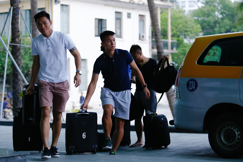 Dàn cầu thủ Sông Lam Nghệ An thi đấu ở hàng phòng ngự nên có chiều cao rất tốt và ngoại hình đẹp. (Ảnh: Minh Chiến/Vietnam+)