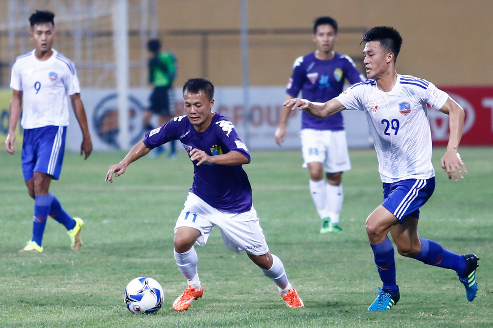 Sang hiệp hai, Thành Lương trở thành ngòi nổ hàng đầu của chủ nhà với hàng loạt tình huống lên bóng sáng tạo. (Ảnh: Minh Chiến/Vietnam+)