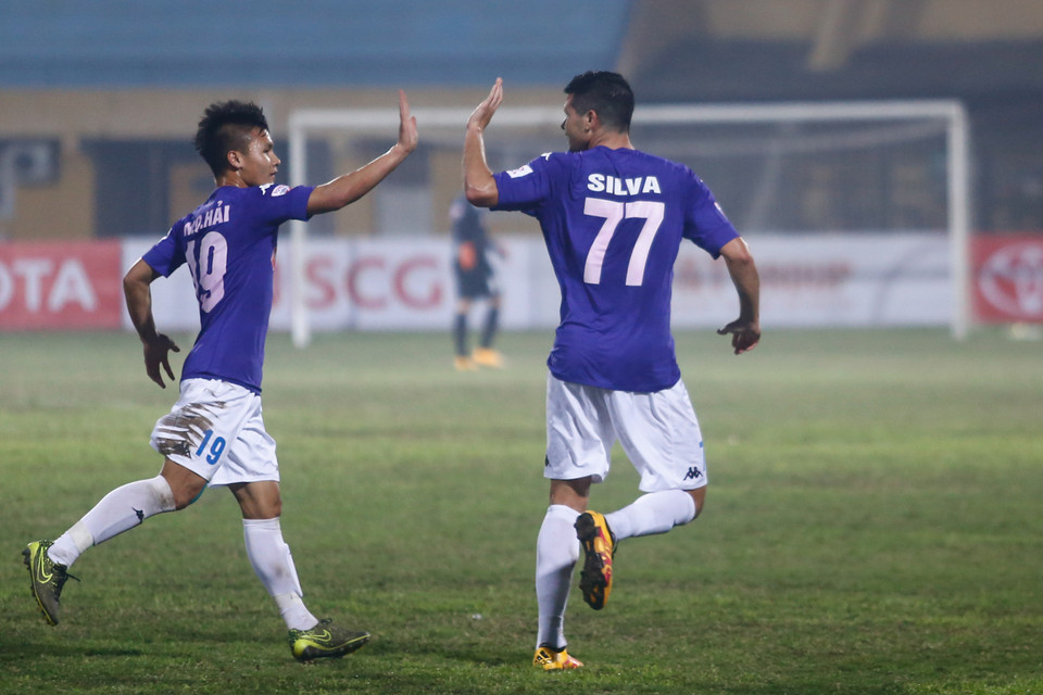 Quang Hải (trái) và Lima đang là những phát hiện quan trọng nhất của Hà Nội FC mùa này. Bộ đôi này đã có 5 bàn sau ba trận. (Ảnh: Minh Chiến/Vietnam+)