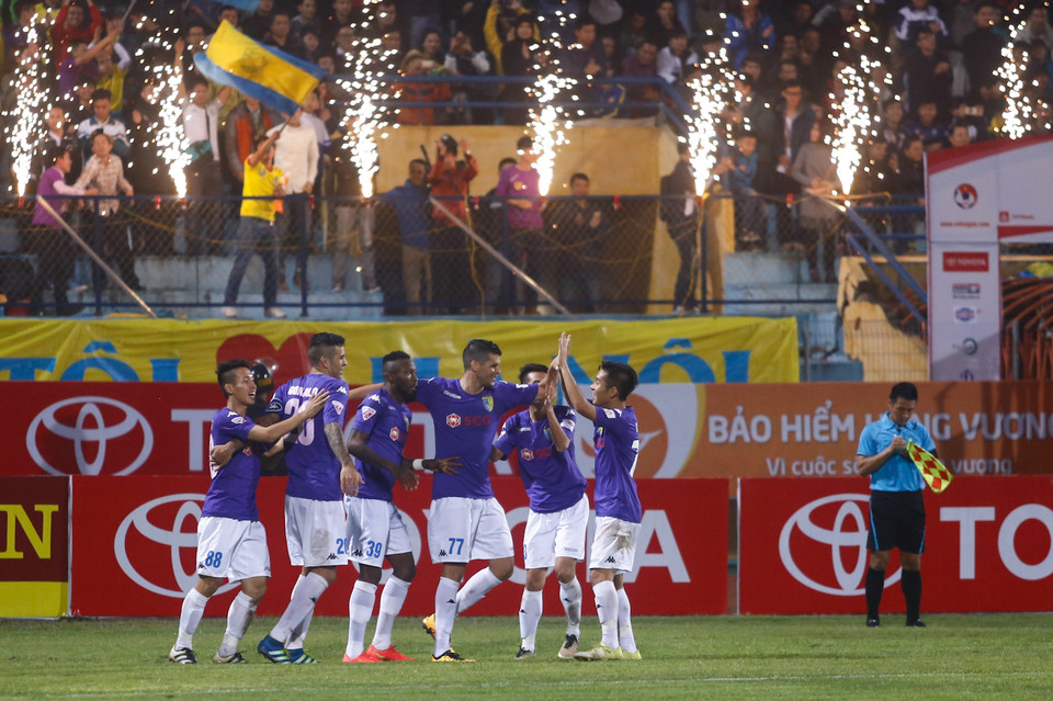 Như một tất yếu, Hà Nội FC liên tiếp vượt lên. Hoàng Vũ Samson giải tỏa cơn khát với một cú đúp. (Ảnh: Minh Chiến/Vietnam+)