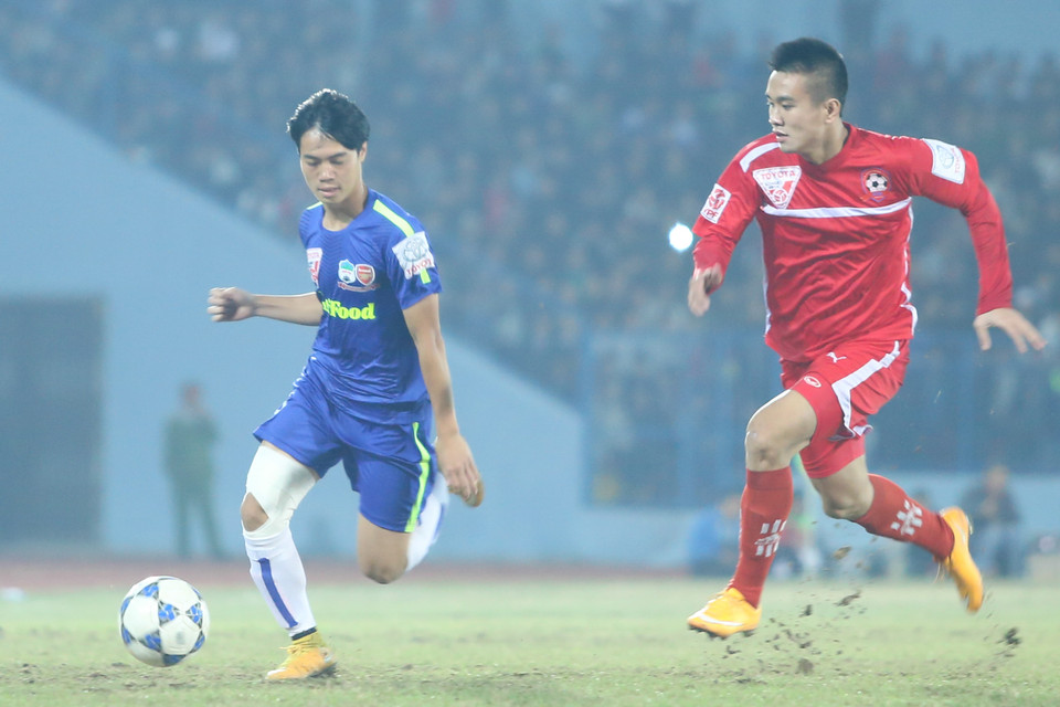 Chưa kể các ngoại binh, nội binh Hải Phòng cũng có thể hình và thể lực nhỉnh hơn cầu thủ Hoàng Anh Gia Lai. (Ảnh: Minh Chiến/Vietnam+)