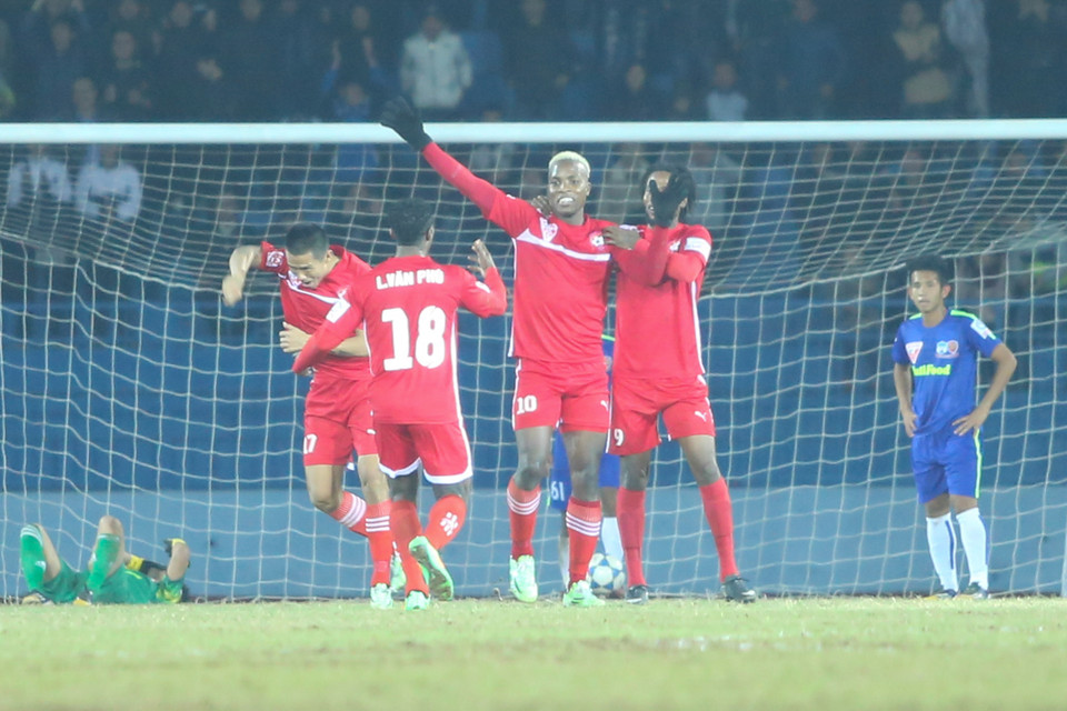 Nhưng tiền đạo này còn chưa kịp xuất trận, Hải Phòng đã mở tỷ số ở phút 57. (Ảnh: Minh Chiến/Vietnam+)