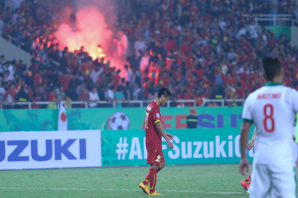 Tuyển Việt Nam cay đắng rời sân với một điểm dù đã chơi trận cầu hay nhất trong nhiều năm qua. (Ảnh: Minh Chiến/Vietnam+)