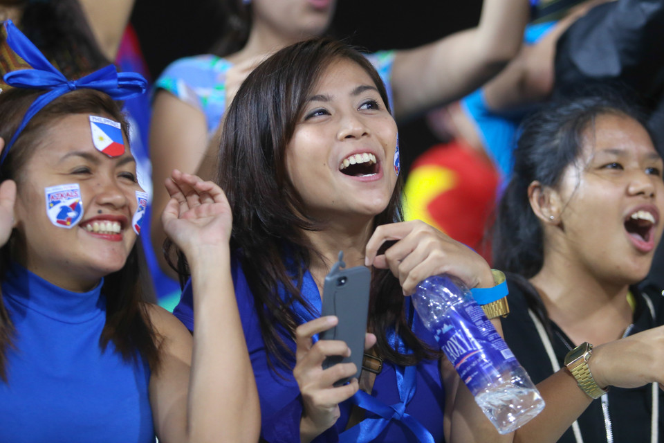 Khoảng 30 cổ động viên Philippines sẽ tiếp tục cuộc phiêu lưu của mình với đội nhất bảng B - có thể là Thái Lan. (Ảnh: Minh Chiến/Vietnam+)