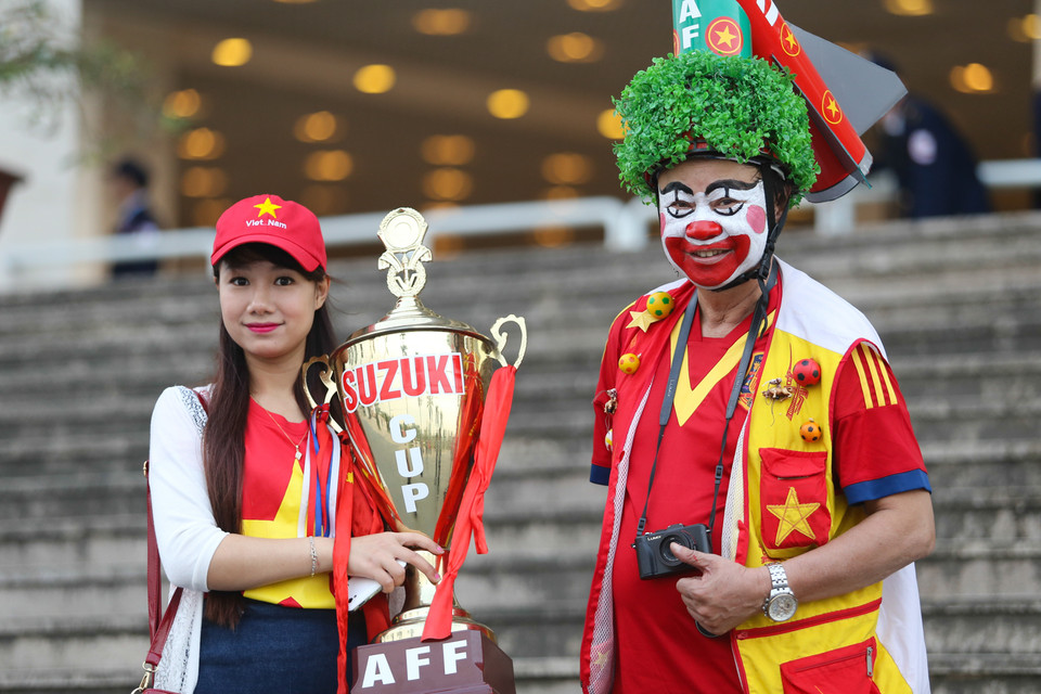 Khoảng 17 giờ, cổ động viên Việt Nam bắt đầu tới sân. (Ảnh: Minh Chiến/Vietnam+)