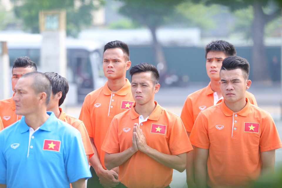 Văn Quyết (đứng giữa) hiện là niềm hy vọng lớn nhất của đội tuyển Việt Nam ở AFF Cup. (Ảnh: Minh Chiến/Vietnam+)