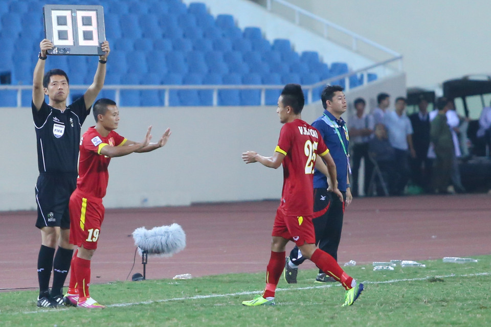 Sau đó là Thành Lương. Số 19 chính là một trong những cầu thủ hay nhất ở trận gặp Indonesia. (Ảnh: Minh Chiến/Vietnam+)