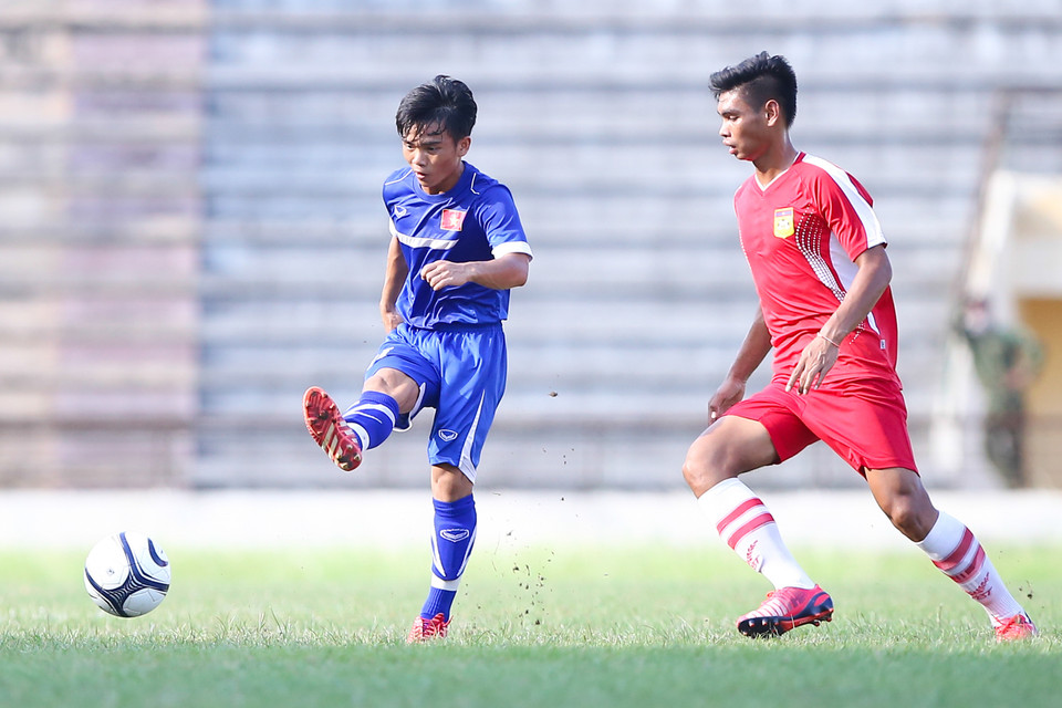 Đội chủ nhà nhập cuộc tốt và nhanh chóng làm chủ thế trận trước 3.000 cổ động viên có mặt trên sân Hà Nam. (Ảnh: Minh Chiến/Vietnam+)