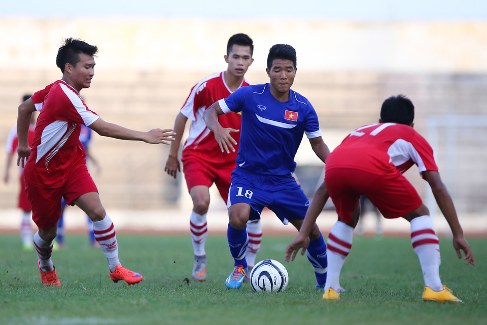 Đức Chinh (số 18) là người ghi bàn nâng tỷ số 2-0 cho U19 Việt Nam. (Ảnh: Minh Chiến/Vietnam+)