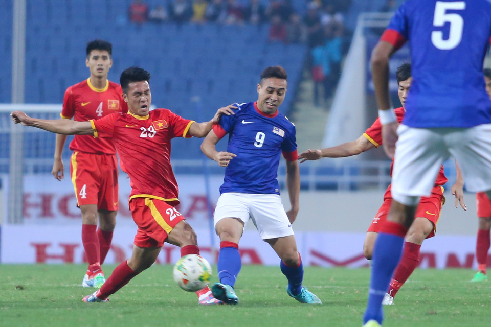 Mohd Amri Yahyah bất ngờ có bàn đưa Malaysia vượt lên ở phút 23 sau một tình huống phản công rất nhanh. (Ảnh: Minh Chiến/Vietnam+)