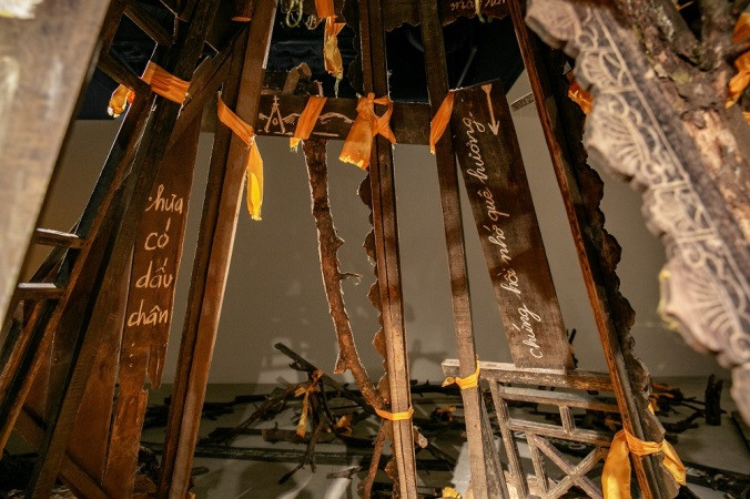 Một tác phẩm sắp đặt tại Tỏa 2 (Ảnh: PV)