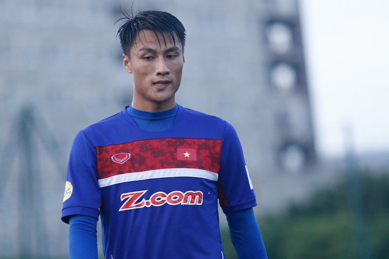 Sau những phát biểu khẳng định về khả năng của bản thân, Hồng Quân đã thể hiện được quyết tâm trên sân tập. Trong buổi tập sáng, Hồng Quân nắn nót, tập trung thực hiện trong từng pha dứt điểm. Buổi chiều anh cũng thể hiện được những nô lực tương tự. (Ảnh: Minh Chiến/Vietnam+)