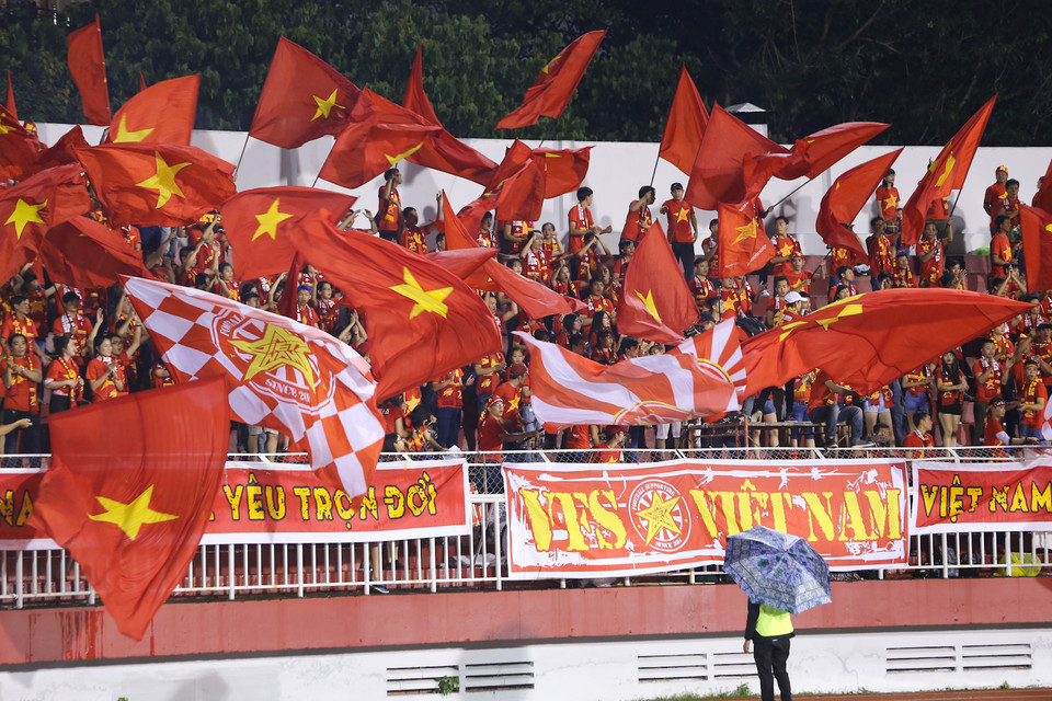Không chỉ riêng nữ cổ động viên này, khán đài Thống Nhất cũng có một ngày hội với trận thắng U21 Thái Lan. (Ảnh: Minh Chiến/Vietnam+)
