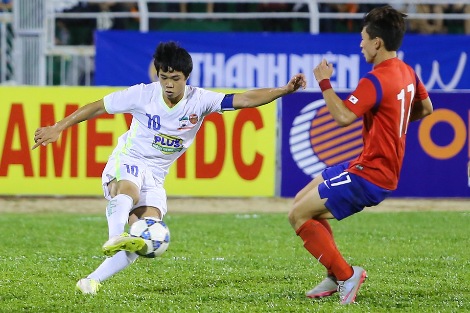 Tuyển thủ U23 Việt Nam là cầu thủ cầm bóng và đi bóng nhiều nhất trận đấu. (Ảnh: Minh Chiến/Vietnam+)