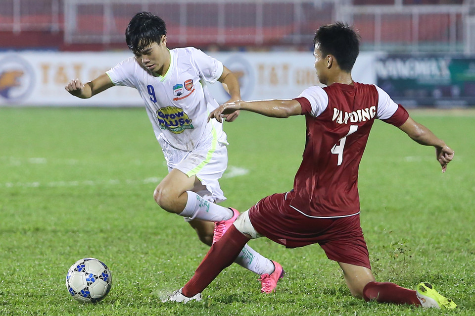 Minh Vương, Xuân Trường, Tuấn Anh và giờ là Văn Toàn (số 9) liên tiếp thất bại trong nỗ lực tìm kiếm bàn thắng. (Ảnh: Minh Chiến/Vietnam+)