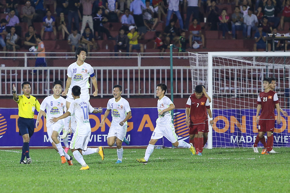 Họ có bàn mở tỷ số ở phút thứ 10 sau cú sút phạt rất đẹp của Công Phượng. (Ảnh: Minh Chiến/Vietnam+)